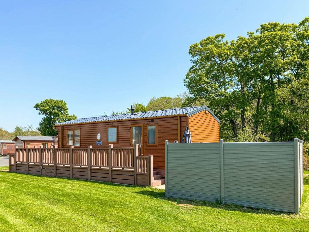 Ascot Lodge - Hot Tub Hideaway - Northumberland Felton  外观 照片