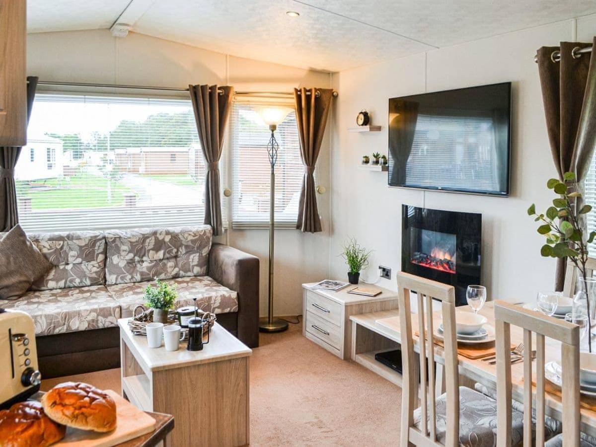 Ascot Lodge - Hot Tub Hideaway - Northumberland Felton  外观 照片